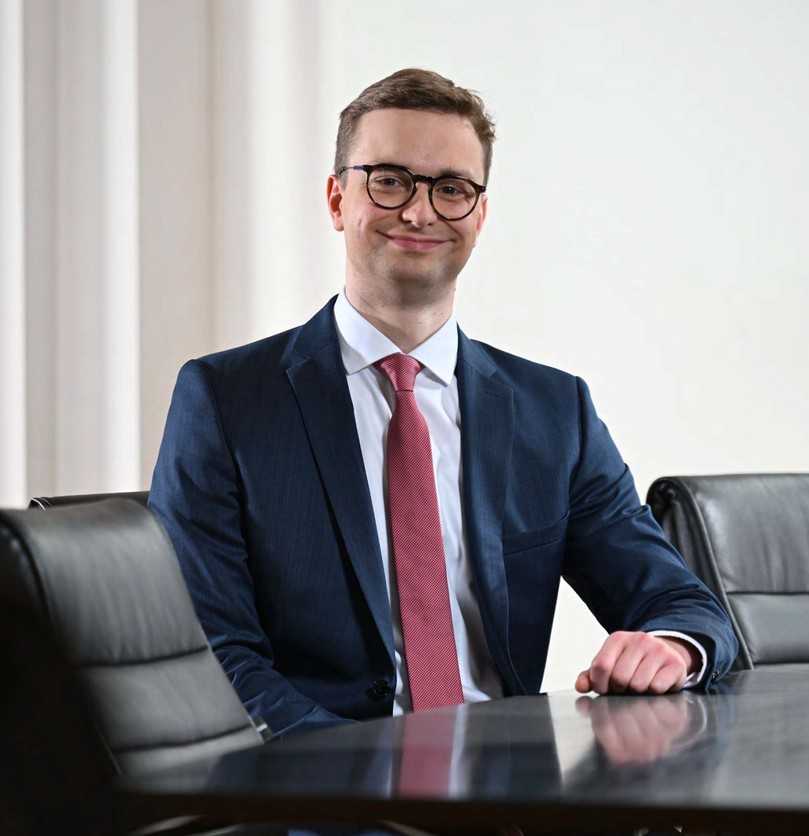 „Problematisch ist weniger die Zahl der erteilten Genehmigungen, sondern deren unzureichende Nutzung.“ Friedrich Geschwinder | Foto: Koenen Rechtsanwälte