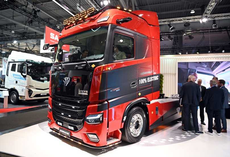 Der Superpanther eTopas 600 wurde im österreichischen Steyr auf die Verhältnisse in Europa getrimmt und soll bald in den Verkauf gehen. | Foto: FH Der Superpanther eTopas 600 wurde im österreichischen Steyr auf die Verhältnisse in Europa getrimmt und soll bald in den Verkauf gehen. | Foto: FH
