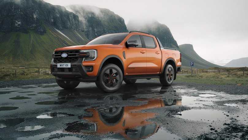 Pick-up mit neuer Farbe: Der Ranger Wildtrak Plug-in-Hybrid kommt 2026 auf Wunsch im knalligen "Ignite Orange Metallic" daher. | Foto: Ford Pro Pick-up mit neuer Farbe: Der Ranger Wildtrak Plug-in-Hybrid kommt 2026 auf Wunsch im knalligen "Ignite Orange Metallic" daher. | Foto: Ford Pro