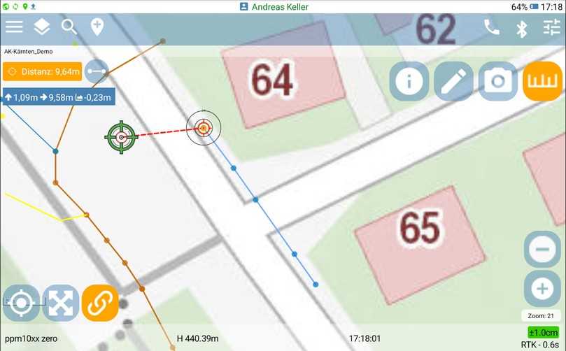 Wo ist der gesuchte Vermessungspunkt? Grünes Fadenkreuz: Eigener Standort; Rotes Fadenkreuz: Gesuchter Punkt; Rote Line: Entfernung dazwischen; Blaue Linie: Wasserleitung | Foto: PelicanCorp Wo ist der gesuchte Vermessungspunkt? Grünes Fadenkreuz: Eigener Standort; Rotes Fadenkreuz: Gesuchter Punkt; Rote Line: Entfernung dazwischen; Blaue Linie: Wasserleitung | Foto: PelicanCorp