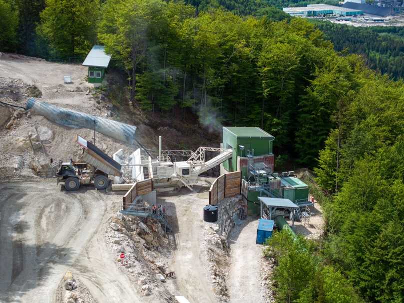 Exponierte Lage: Gipo passte den Brecher exakt an die Anforderungen im Steinbruch Ebensee an. | Foto: Thomas Einberger