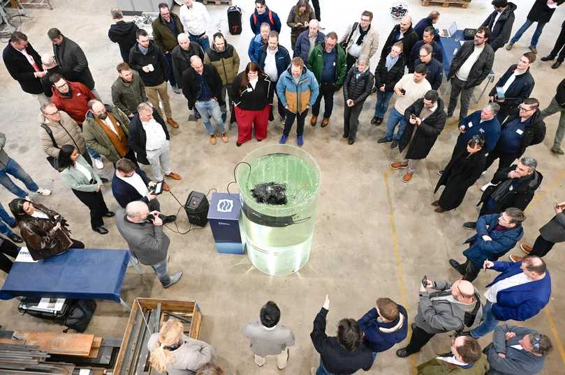 Vorführung einer Unterwasserdrohne aus den Niederlanden in der IKT-Versuchshalle | Foto: IKT