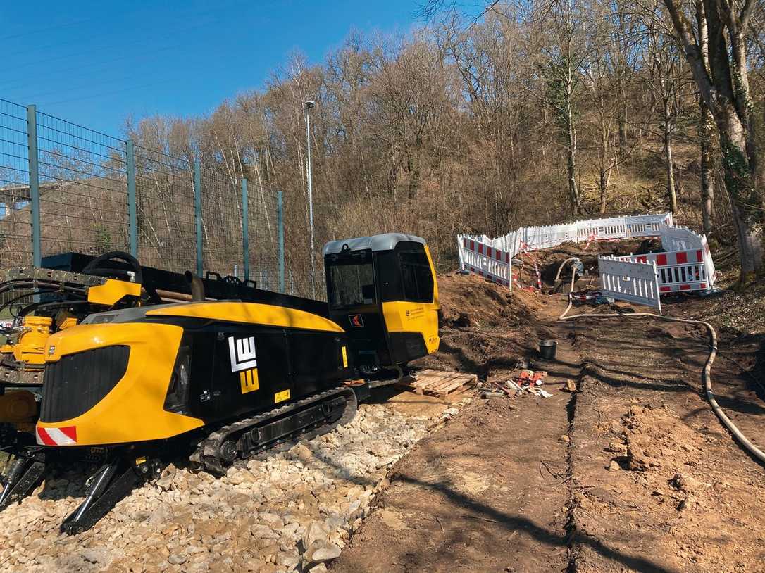 Horizontalspülbohrverfahren für Kanalsanierung in schwer erreichbarer Lage Horizontalspülbohrverfahren für Kanalsanierung in schwer erreichbarer Lage