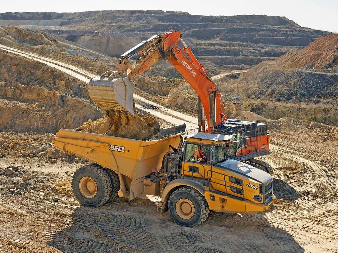 Bell B45E 4x4 Muldenkipper überzeugt im Abraumtransport bei Ostrauer Kalkwerken