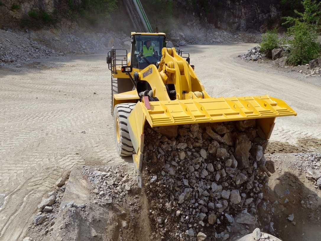Komatsu Baumaschinen live auf der Steinbruch-Messe Steinexpo 2023 in Homberg (Ohm) Komatsu Baumaschinen live auf der Steinbruch-Messe Steinexpo 2023 in Homberg (Ohm)