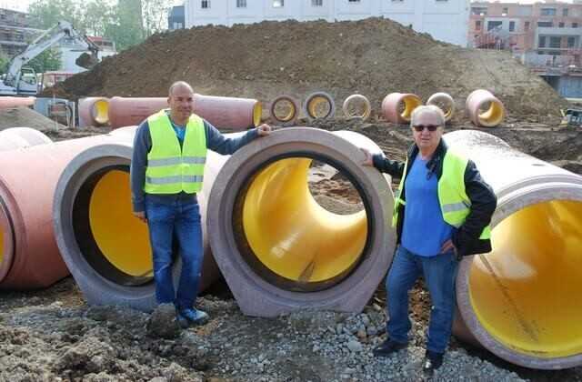 Joachim Strack (l.) und der für den Vertrieb in Frankreich verantwortliche Jean Pierre Kiene sind froh, dass mit dem Projekt in Straßburg für Perfect Pipe ein guter Einstieg in den französischen Markt gelungen ist. | Fotos: A. zu Eulenburg Joachim Strack (l.) und der für den Vertrieb in Frankreich verantwortliche Jean Pierre Kiene sind froh, dass mit dem Projekt in Straßburg für Perfect Pipe ein guter Einstieg in den französischen Markt gelungen ist. | Fotos: A. zu Eulenburg