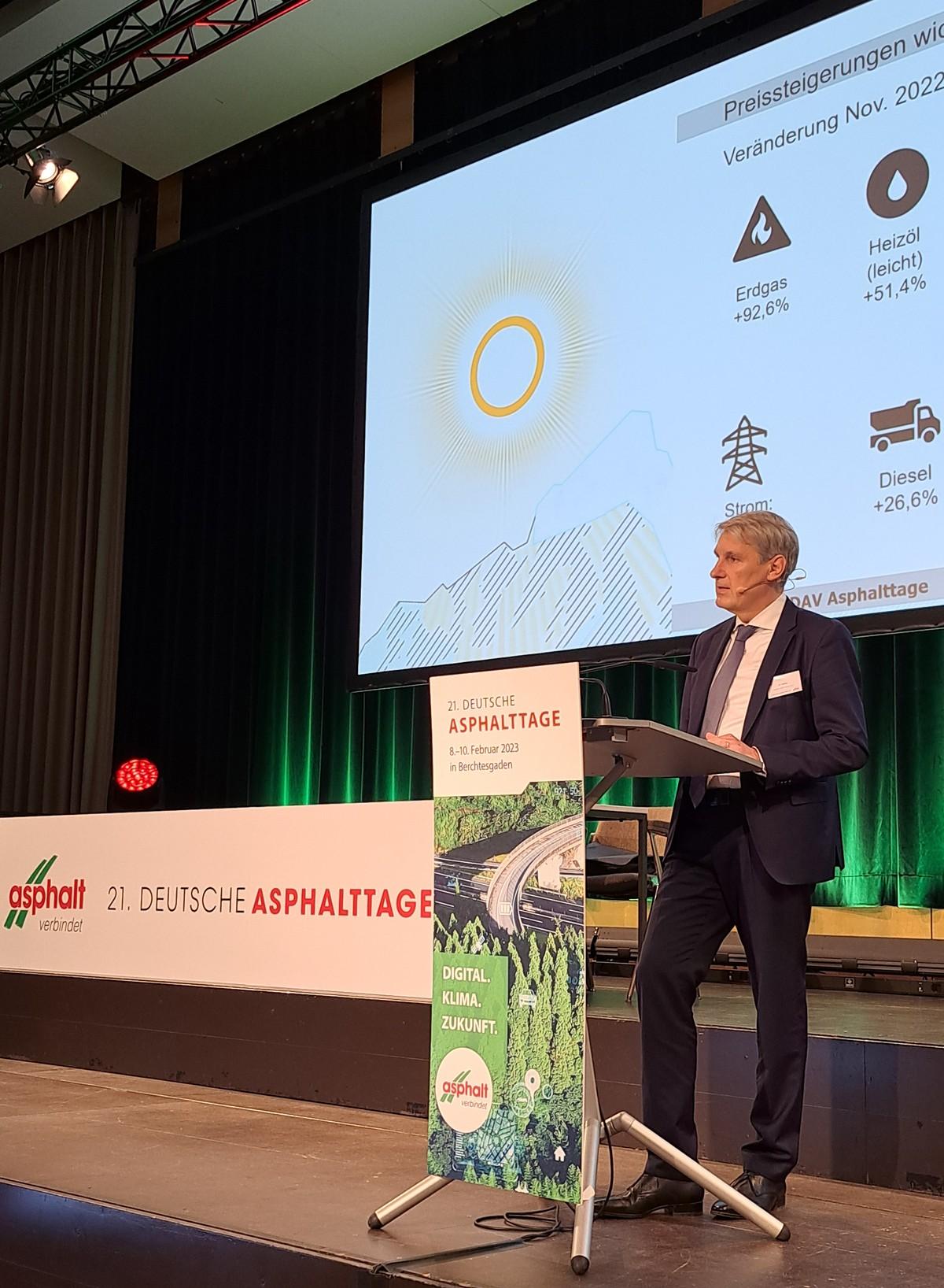 · „Mit 84 Prozent Wiederverwendungsquote von Asphalt liegen wir vor dem Recycling der Glas- und Papierindustrie.“ [Oliver Nohse, Präsident des Deutschen Asphaltverbandes DAV] | Foto: DAV