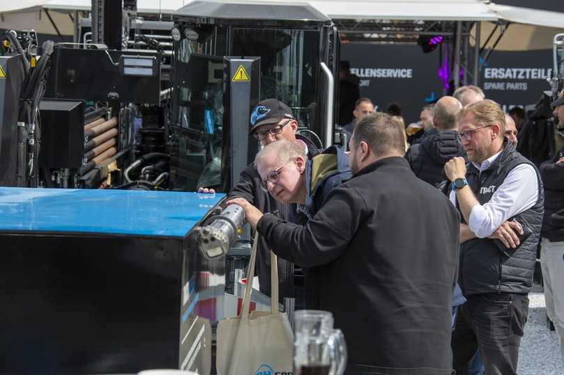 Den JCS130E zeigte Tracto mit gleich zwei Innovationen: einem Bohrkopfradar für die Ortung von Hindernissen im Bohrverlauf und passende Bohrgestänge mit innenliegenden Koaxial-Datenkabeln. | Foto: Tracto