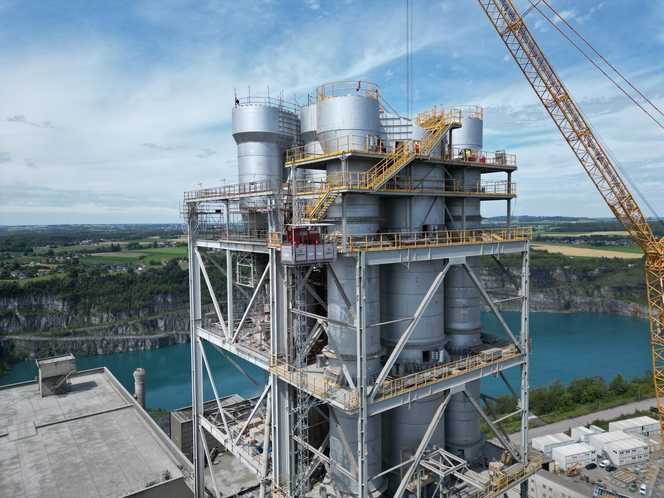 Schlanker Geda-Aufzug am Zementwerk
