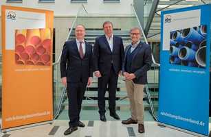 Lang übergibt den Staffelstab an Donath