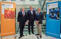 Lang übergibt den Staffelstab an Donath