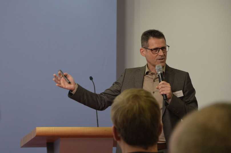 Möglichkeiten, Grenzen und Trends hinsichtlich Dach- und Fassadenbegrünung beleuchtete Dr. Gunter Mann. | Foto: B_I/Valdix Möglichkeiten, Grenzen und Trends hinsichtlich Dach- und Fassadenbegrünung beleuchtete Dr. Gunter Mann. | Foto: B_I/Valdix