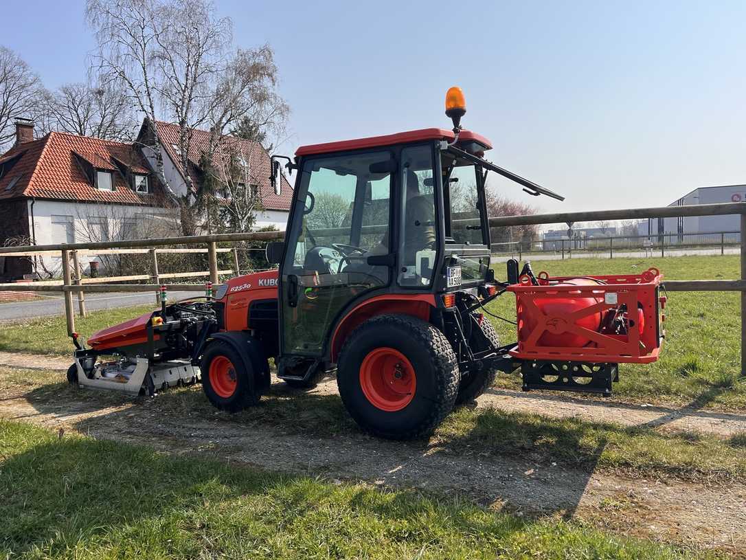 Adler Arbeitsmaschinen zeigt thermische Wildkrautbekämpfung auf der Demopark Adler Arbeitsmaschinen zeigt thermische Wildkrautbekämpfung auf der Demopark
