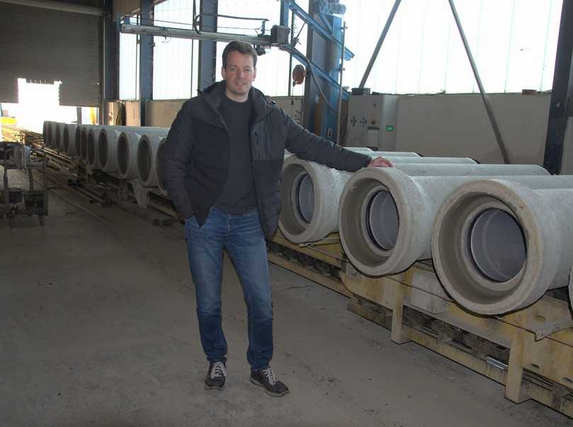 Fabian Fasel war bis zur Übernahme Geschäftsführer der Fasel Betonwerk GmbH. „Der Verkauf war die richtige Entscheidung“, meint der heutige Werksleiter. | Foto: B_I/Valdix Fabian Fasel war bis zur Übernahme Geschäftsführer der Fasel Betonwerk GmbH. „Der Verkauf war die richtige Entscheidung“, meint der heutige Werksleiter. | Foto: B_I/Valdix