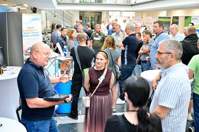 Gut 40 Aussteller stellen sich dem interessierten Fachpublikum. | Foto: IKT