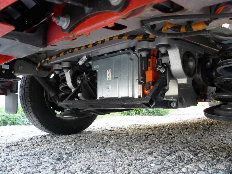 Schwerpunkt im Heck: Elektromotor im Bereich der Hinterachse. | Foto: Randolf Unruh