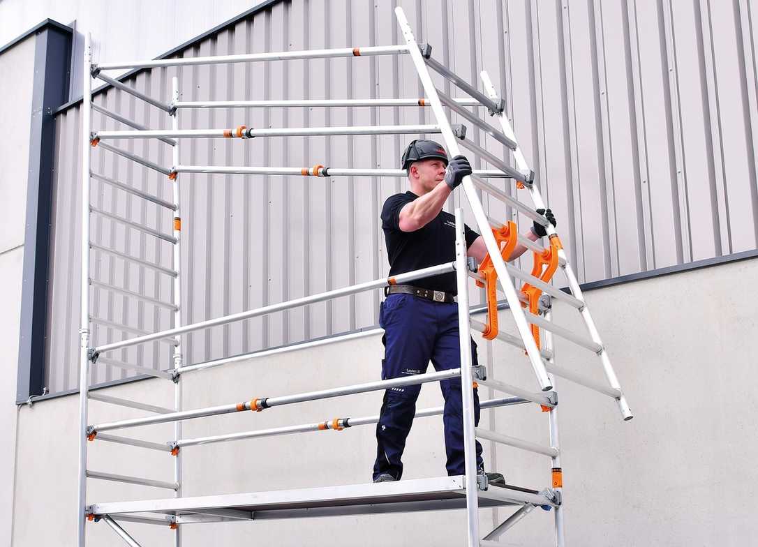 BAU 2025: Layher Steigtechnik stellt neues Geländer für Fahrgerüste vor BAU 2025: Layher Steigtechnik stellt neues Geländer für Fahrgerüste vor