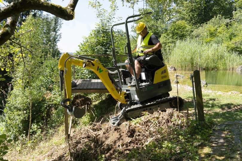 Schmal, leicht und ohne Emissionen: Der neue Minibagger EZ10e von Wacker Neuson für sicheres Arbeiten auf engstem Raum. | Foto: Wacker Neuson