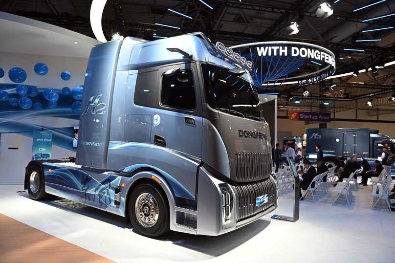 Bei Dongfeng standen die neue T1-Plattform für elektrische Antriebe, die Weltpremiere eines Brennstoffzellen-Lkw FCV und ein Dongfeng mit Hybridantrieb im Fokus. | Foto: FH Bei Dongfeng standen die neue T1-Plattform für elektrische Antriebe, die Weltpremiere eines Brennstoffzellen-Lkw FCV und ein Dongfeng mit Hybridantrieb im Fokus. | Foto: FH