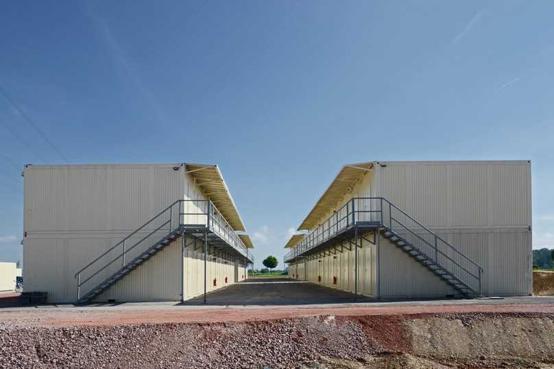 Schnell errichtet und stets an den künftigen Bedarf anpassbar: Baucontainer von Algeco. Die Mietsysteme helfen Bauherren und Bauunternehmen, kurzfristig Raumkapazitäten für einen begrenzten Zeitraum zu schaffen – und so die Arbeiter besser vor einer Ansteckung mit dem Corona-Virus zu schützen. | Foto: Algeco Schnell errichtet und stets an den künftigen Bedarf anpassbar: Baucontainer von Algeco. Die Mietsysteme helfen Bauherren und Bauunternehmen, kurzfristig Raumkapazitäten für einen begrenzten Zeitraum zu schaffen – und so die Arbeiter besser vor einer Ansteckung mit dem Corona-Virus zu schützen. | Foto: Algeco