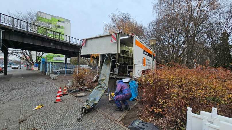Zur Abdichtung der Löcher wurde ein 3,5 Meter langer Packer mit kürzeren und kleineren Endelementen gebaut. | Foto: BWB