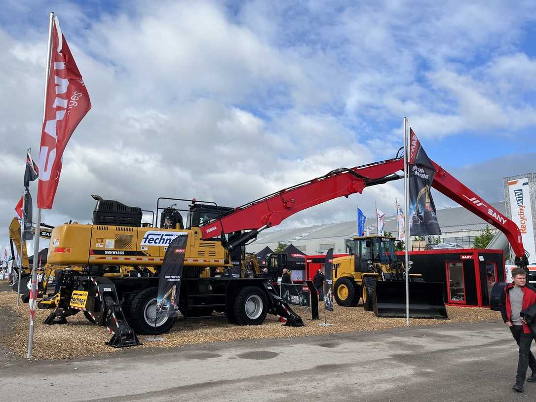 Sany Bagger und Radlader auf der Recycling Aktiv & Tiefbau Live Karlsruhe Sany Bagger und Radlader auf der Recycling Aktiv & Tiefbau Live Karlsruhe