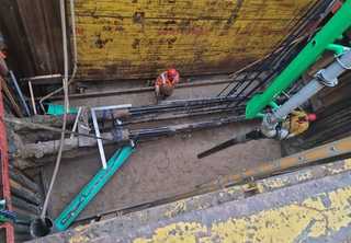 Strebenfreier Verbau schützt Hochspannungsleitungen unter den Gleisen