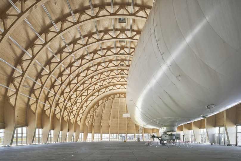 Imposantes Beispiel für den Holzbau: 15 Bögen aus Brettschichtholz überspannen 42 Meter. | Foto: Annika Feuss Imposantes Beispiel für den Holzbau: 15 Bögen aus Brettschichtholz überspannen 42 Meter. | Foto: Annika Feuss