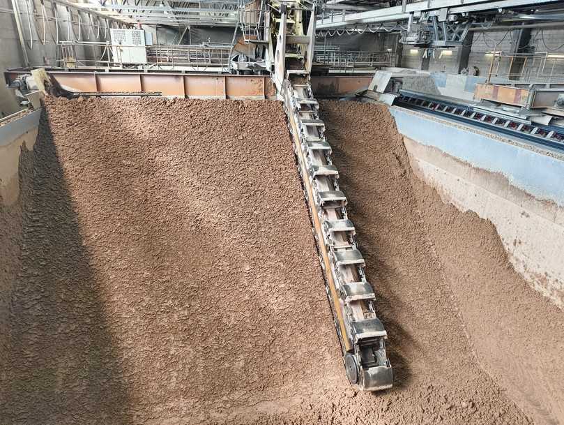 Schamotte-Tonmischung, bereit zum Weitertransport im sogenannten Sumpfhaus | Foto: B_I/Valdix