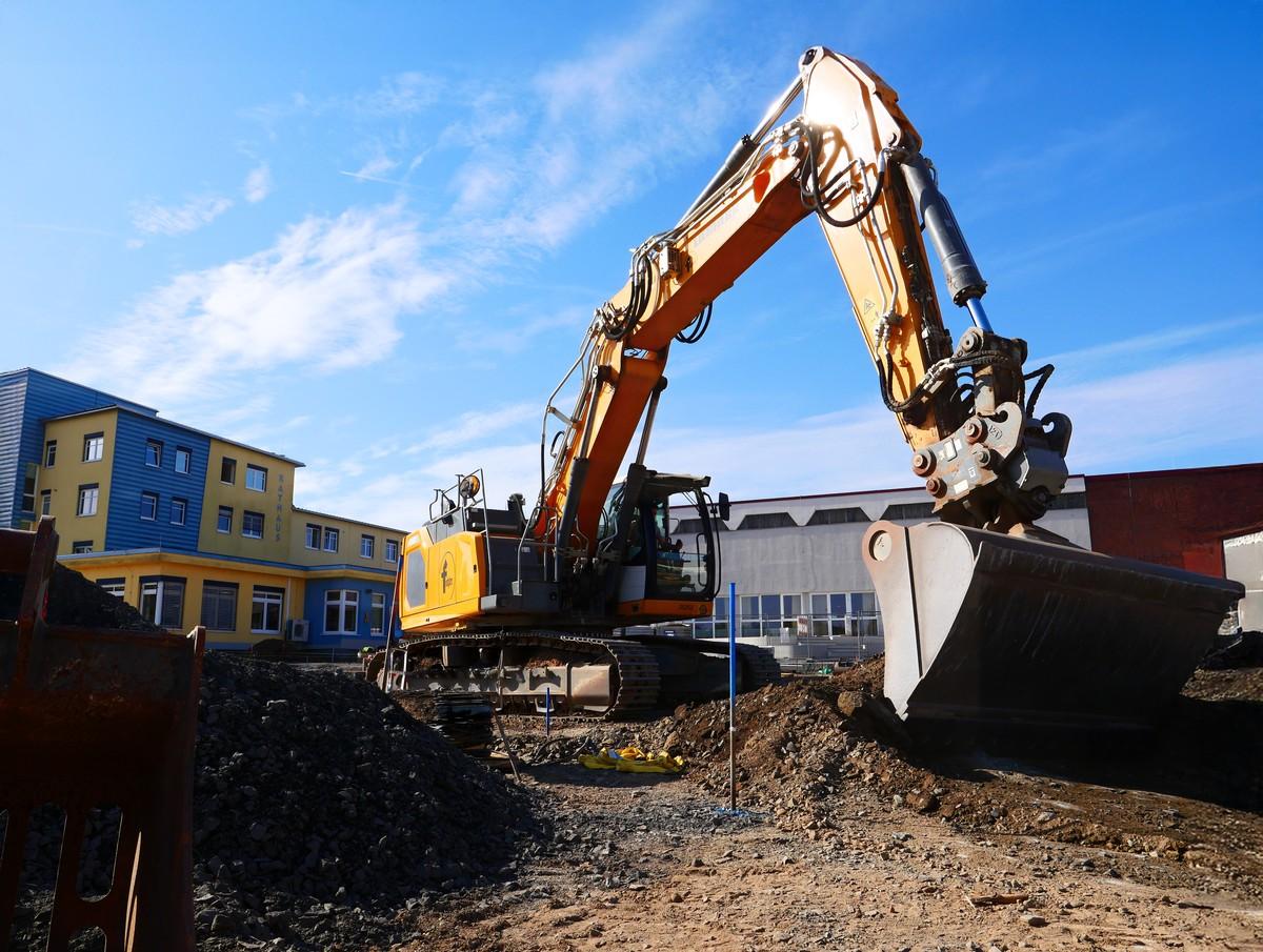 Wer die Baustelle betritt, spürt sofort die Wucht der Erdbewegungen. | Foto: August Fichter