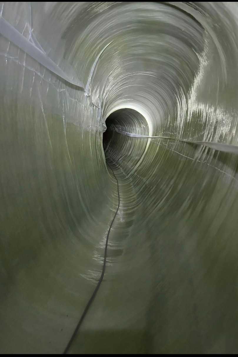 Nach dem Aushärten weist das GFK-Verbundsystem hervorragende mechanische Kennwerte auf. | Foto: Geiger Kanalsanierung