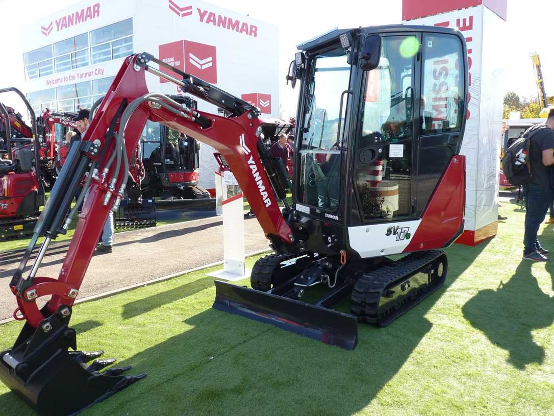Yanmar mit Minibagger und Lader auf der Bauma Yanmar mit Minibagger und Lader auf der Bauma