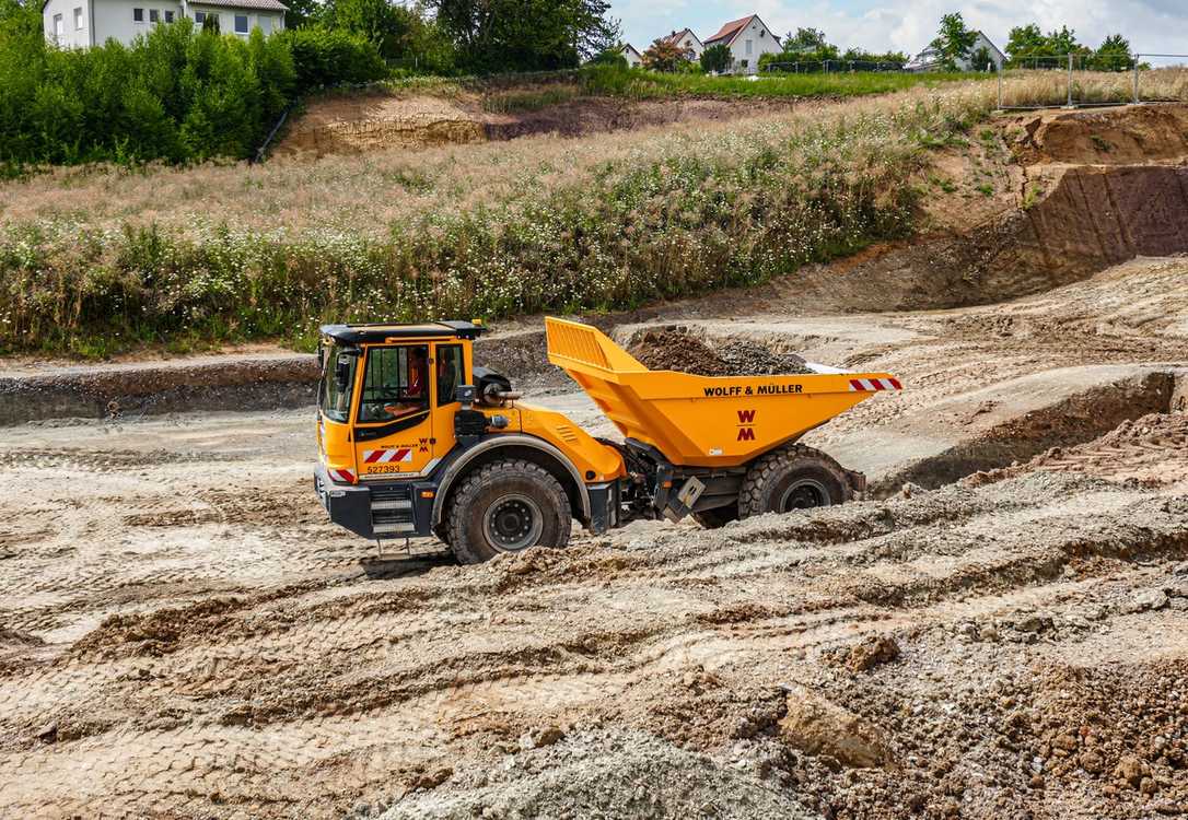 Wolff & Müller setzt auf Bergmann Dumper C815 für sichere Baustellenlogistik