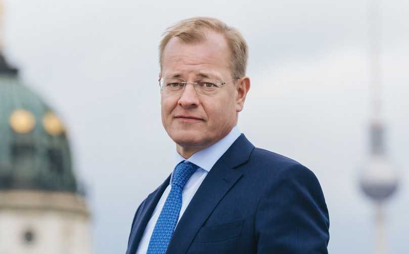„Weil die hohen Energiepreise auch die Material- und damit die Baupreise getrieben haben, wird es auch hier zu einer Beruhigung des Marktes kommen.“
Felix Pakleppa, Hauptgeschäftsführer des Zentralverbands Deutsches Baugewerbe | Foto: ZDB/Tobias Koch „Weil die hohen Energiepreise auch die Material- und damit die Baupreise getrieben haben, wird es auch hier zu einer Beruhigung des Marktes kommen.“
Felix Pakleppa, Hauptgeschäftsführer des Zentralverbands Deutsches Baugewerbe | Foto: ZDB/Tobias Koch