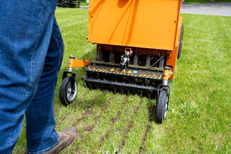 der Jetzer schneidet alle zehn Zentimeter bis zu zehn Zentimeter tiefe vertikale Rillen | Foto: Eliet
