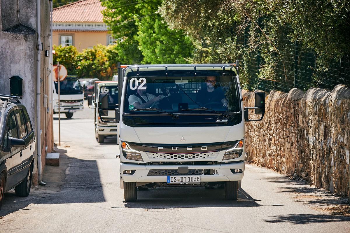Enge Gassen sind das Metier des 1,70 m schmalen Fuso eCanter. | Foto: Daimler Truck, Oliver Willms