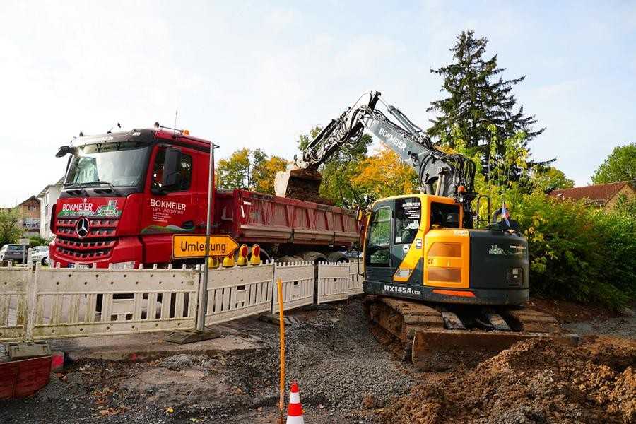 Hyundai Kurzheckbagger HW170A CR und HX145A CR bei Bokmeier Bau im Einsatz