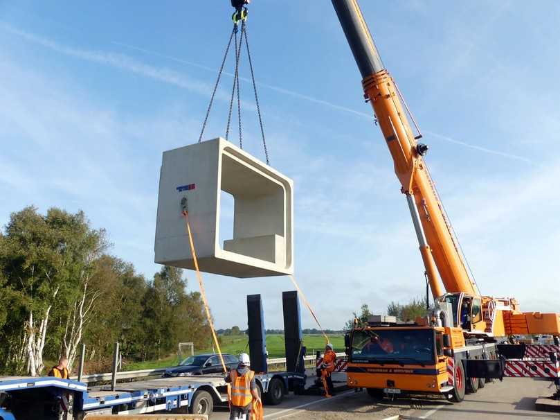 Dank der einbetonierten Hebeanker klappt der Transport reibungslos. | Foto: Berding Beton GmbH