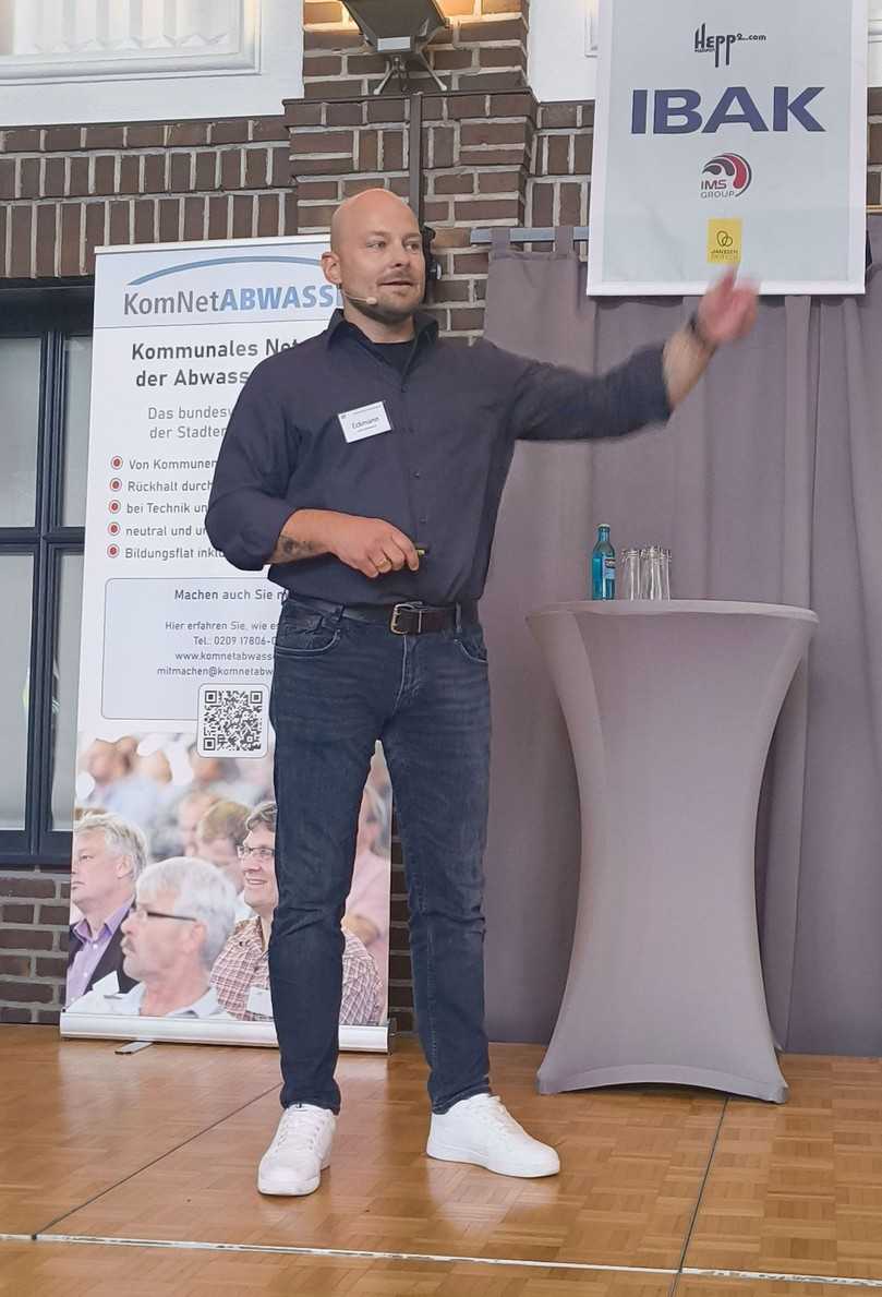 Stefan Eckmann berichtete über digitale Neuerungen im Kanalbetrieb. | Foto: B_I/Valdix