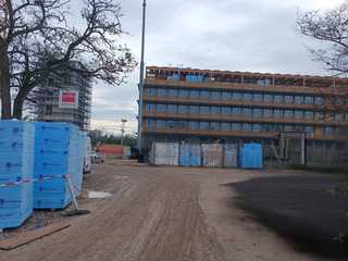 Holzhybridbau mit Umkehrdach