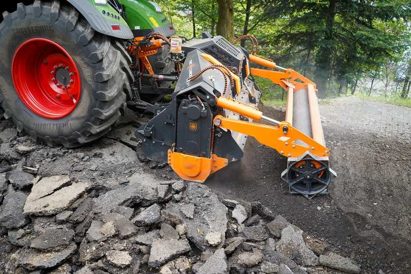 Für das Auffräsen von Asphalt eignet sich die MFG auch. | Foto: Vogt