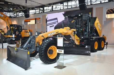 Der erste europäische Case-Grader – hier das Topmodell 856 C AWD – steht beispielhaft für den Strategiewechsel im CNH-Konzern: Für Bau-Kunden gibt es ab sofort nur noch Case-Maschinen.