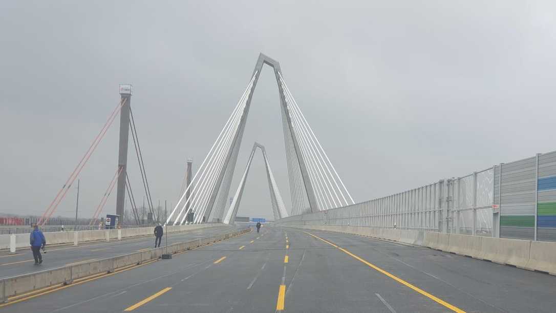 Brückenneubau: Leverkusener Rheinbrücke teilweise eröffnet Brückenneubau: Leverkusener Rheinbrücke teilweise eröffnet