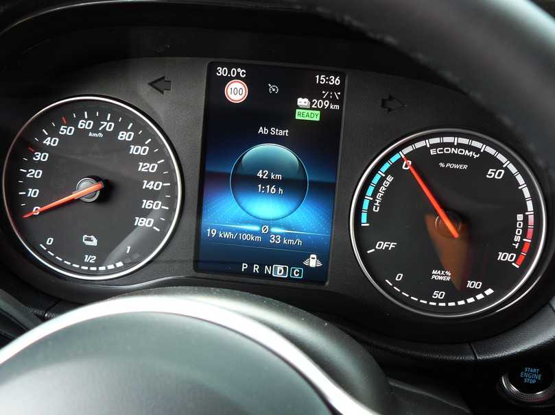 Markentypische Instrumente, Mercedes-Fahrer fühlen sich heimisch. | Foto: Randolf Unruh Markentypische Instrumente, Mercedes-Fahrer fühlen sich heimisch. | Foto: Randolf Unruh