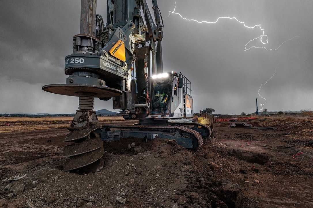 Wikinger in Mexiko: Liebherr LB 25 bohrt durch extrem harten Basalt