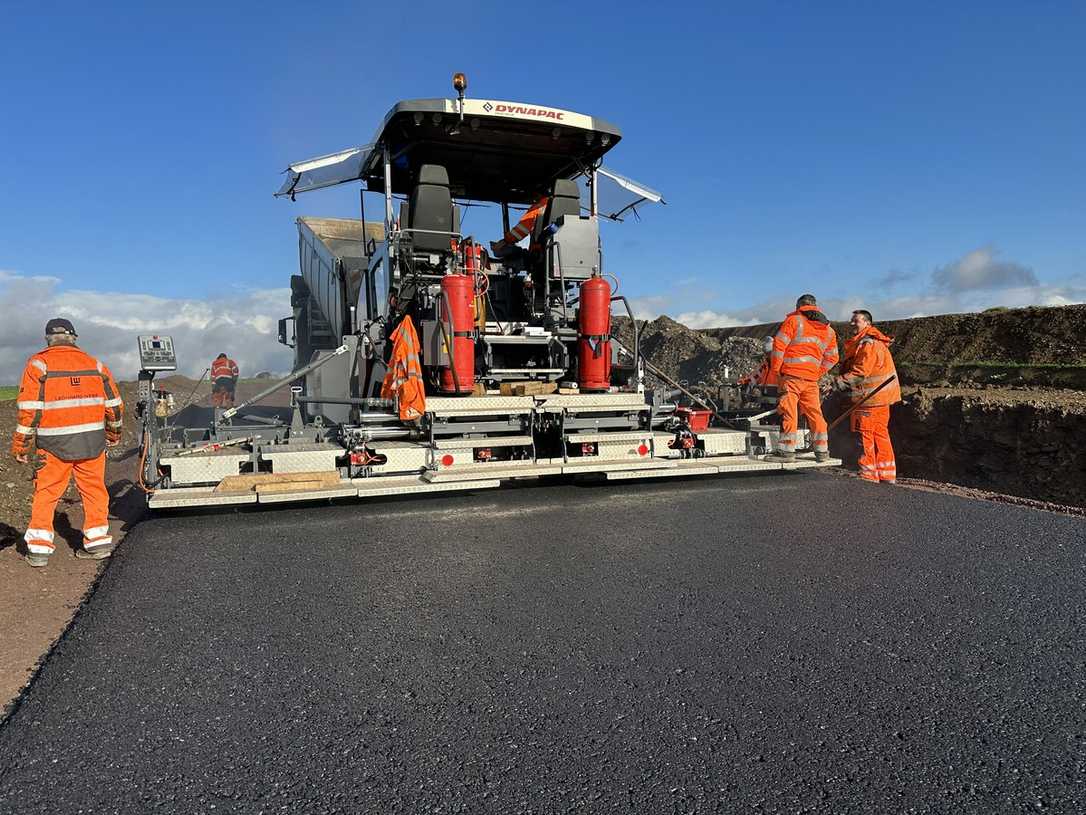 Dynapac SD-Straßenfertiger-Datenschnittstelle Open Interface digitalisiert die Baustelle Dynapac SD-Straßenfertiger-Datenschnittstelle Open Interface digitalisiert die Baustelle