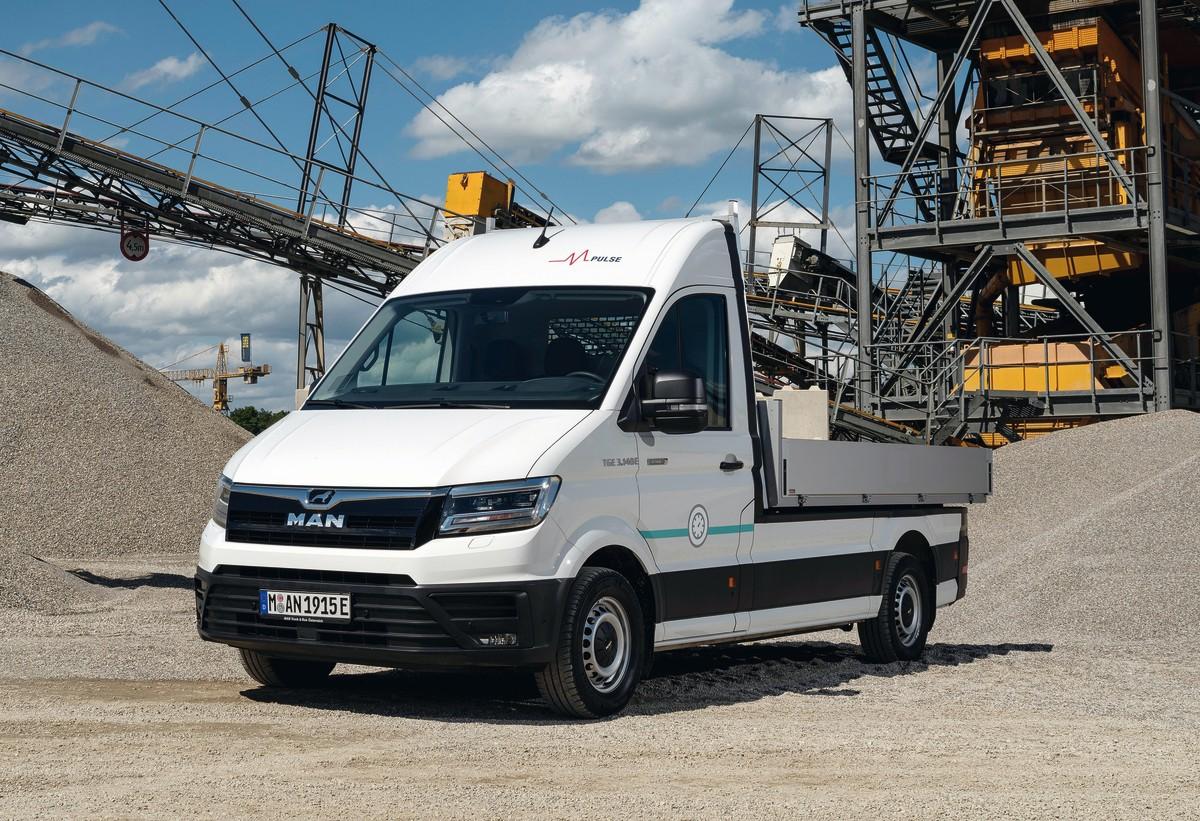 Den MAN eTGE Kastenwagen verwandelt Aufbauspezialist Veth in einen Elektro-Kipper oder Elektro-Pritschenwagen. | Foto: MAN