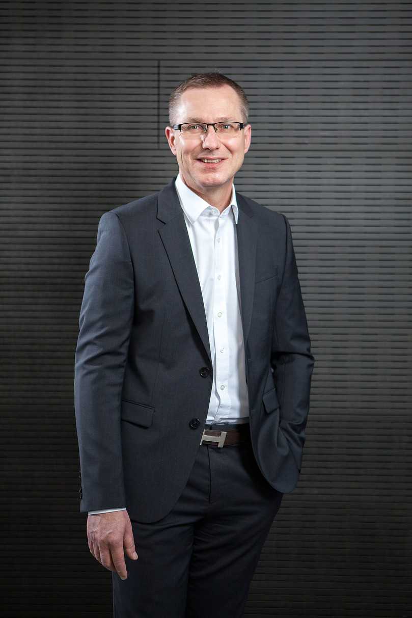 Seine berufliche Karriere begann Claude Jeutter bei Müller-Altvatter, der heutigen Zech Hochbau. Seitdem war der Diplom-Bauingenieur für verschiedene renommierte Bauunternehmen in leitenden Funktionen tätig und verfügt �über langjährige Erfahrung sowie profunde Expertise im Hochbau, Tiefbau und Tunnelbau. 2006 bis 2019 war Claude Jeutter bei der Köster Gruppe aktiv, zuerst als technischer Geschäftsführer der Baresel  und zuletzt als technischer Vorstand der Köster Holding. Seit Oktober 2019 ist Claude Jeutter technischer Geschäftsführer der Porr. | Foto: Porr