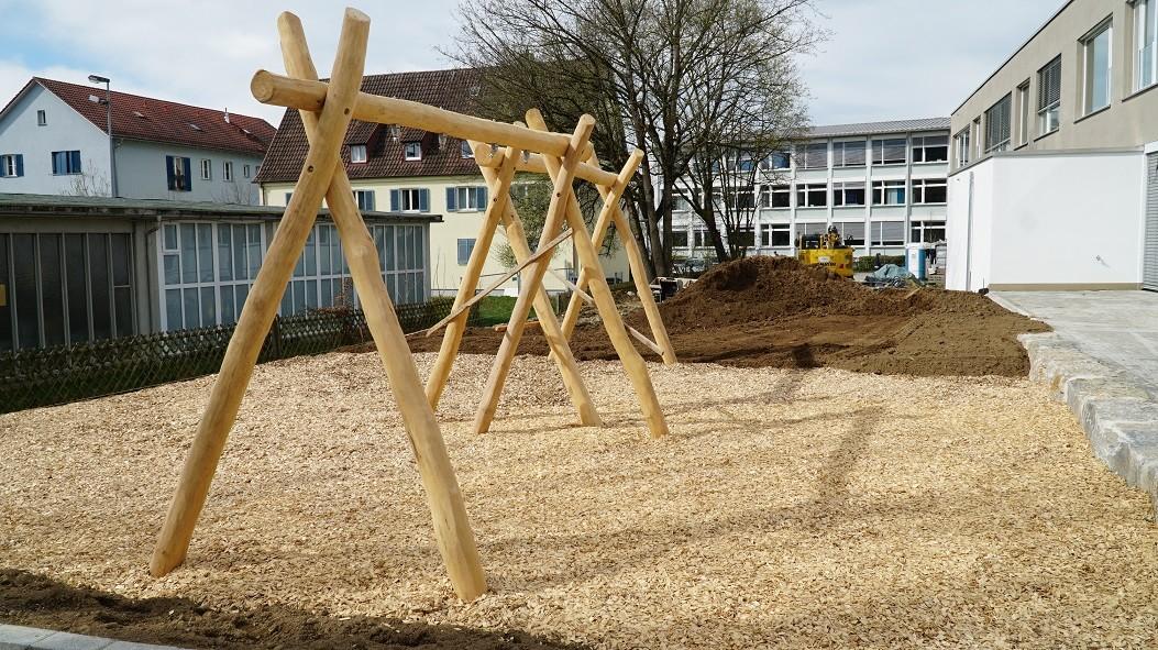 Nicht mehr lange, dann werden hier viele Kita-Kinder schaukeln. | Foto: Storz/Mahrholdt Nicht mehr lange, dann werden hier viele Kita-Kinder schaukeln. | Foto: Storz/Mahrholdt