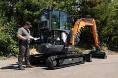 +++ Develon hat 4-Tonnen-Minibagger DX35Z-7 stark überarbeitet +++